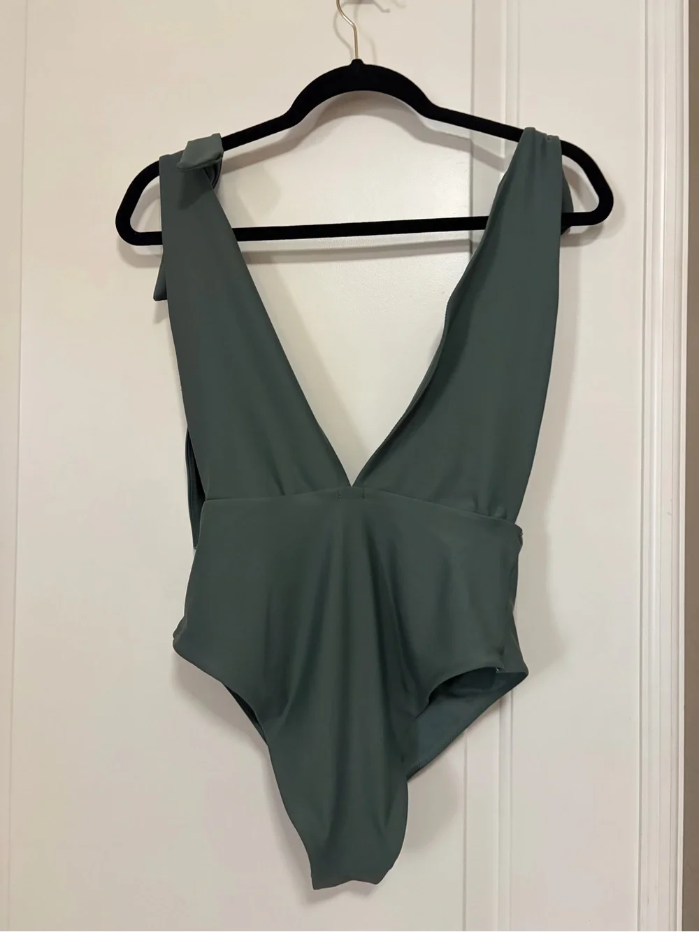 aerie deep front